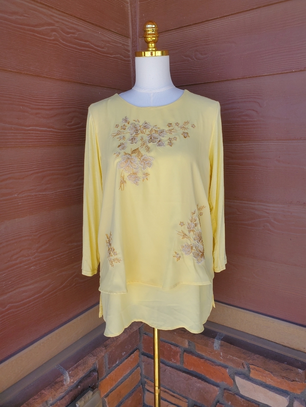 NWT DG2 by Diane Gilman Yellow 3/4 Sleeve Embroidered Blouse Women's Size Small